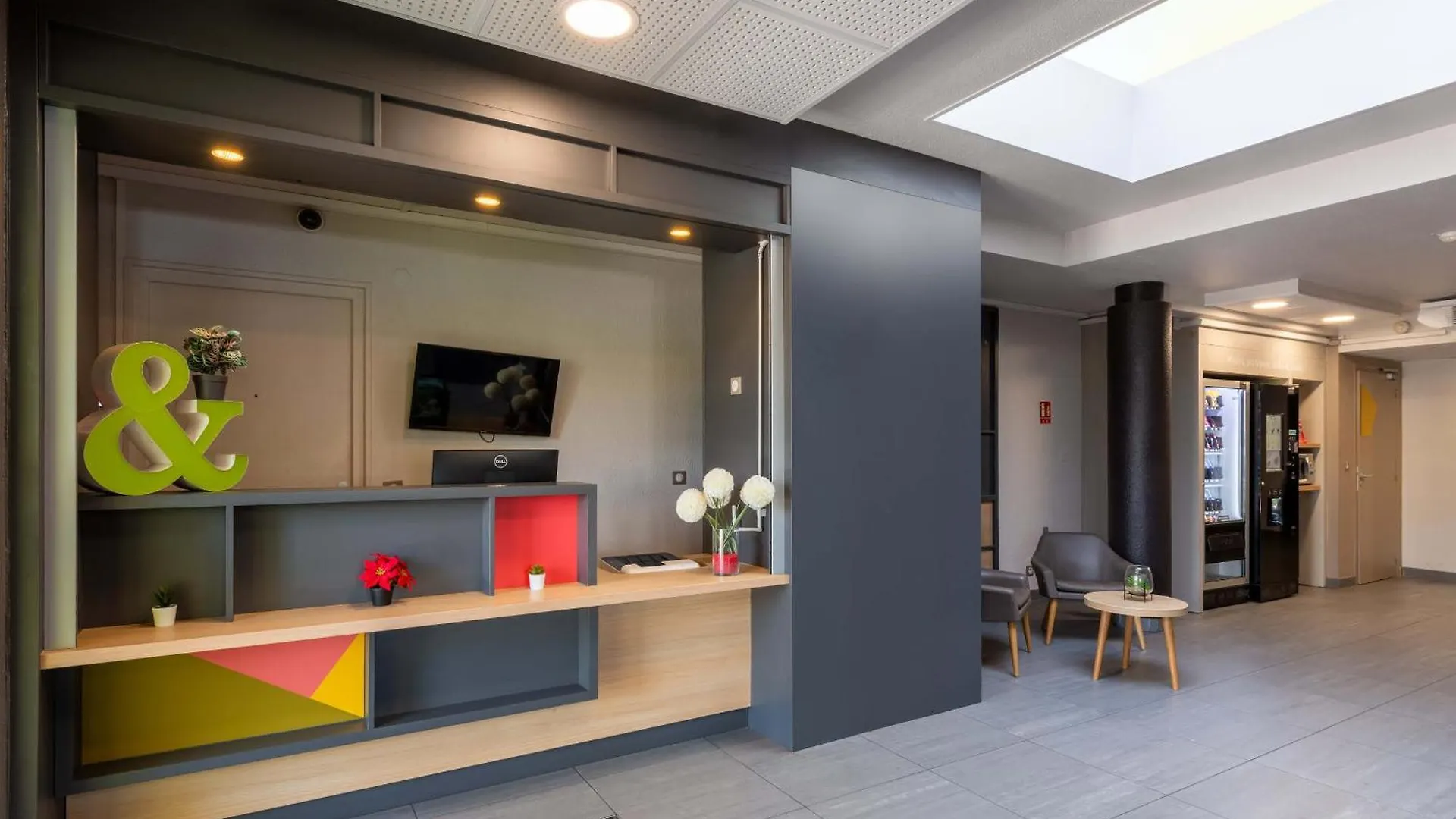 B&B HOTEL Montélimar Nord Les Tourrettes 2*,  France